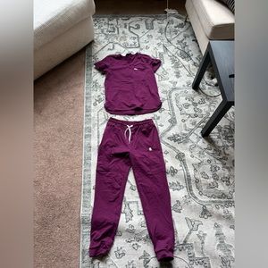 Make it scope scrubs size small